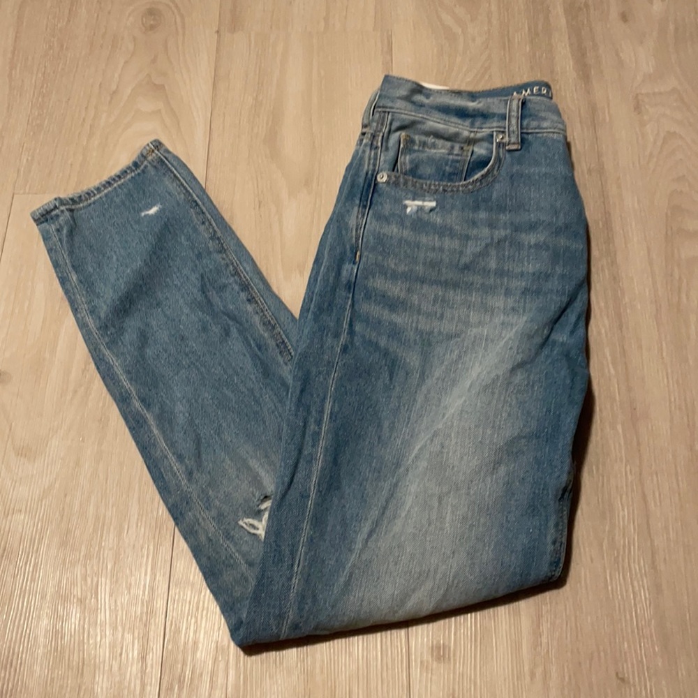 American Eagle high rise Mom Jean NEW WITH TAGS